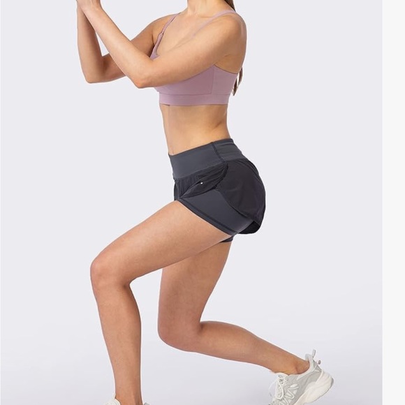 Women’s high-waisted spandex work-out shorts dark grey medium running yoga gym - Picture 4 of 6